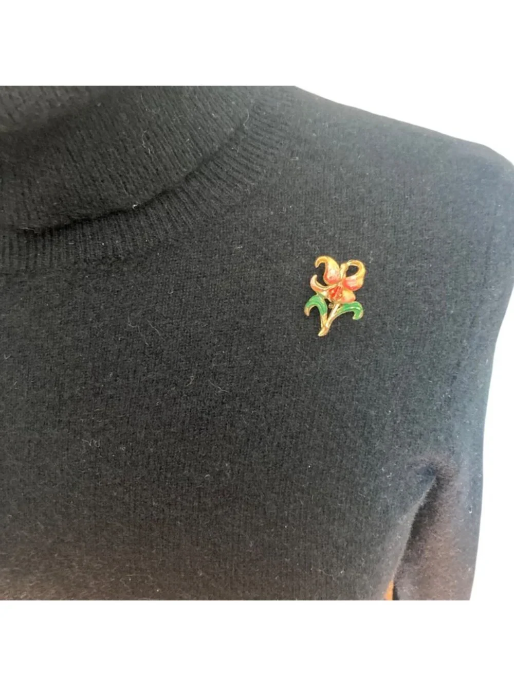 Vintage Gold Tone Enamel Lilly Flower Brooch Pin Pink Green Feminine Delicate